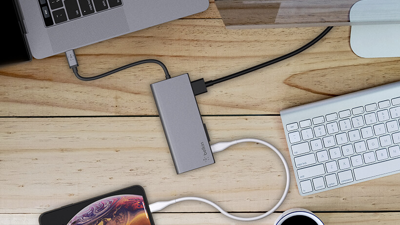 USB-C マルチメディアハブ